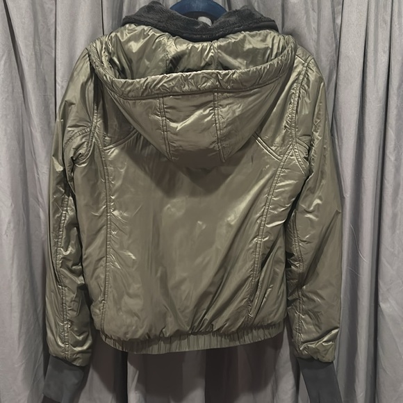 🍋Women’s Lululemon Scuba Hoodie Glyde size 6 dark olive 🍋 - Picture 8 of 16